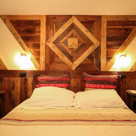 Apartamento Souvenir De Tsaneli Roisan Habitación foto